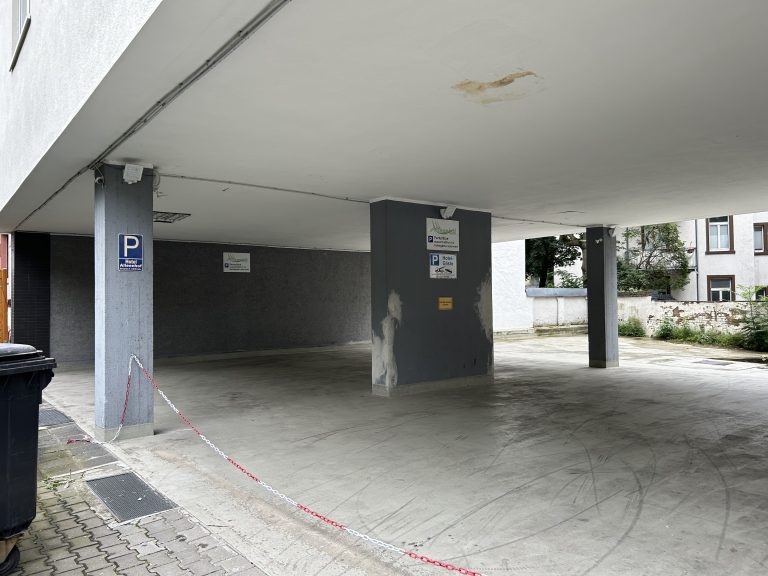 Niebelungenplatz Beherbergungsstätte Parkplatz